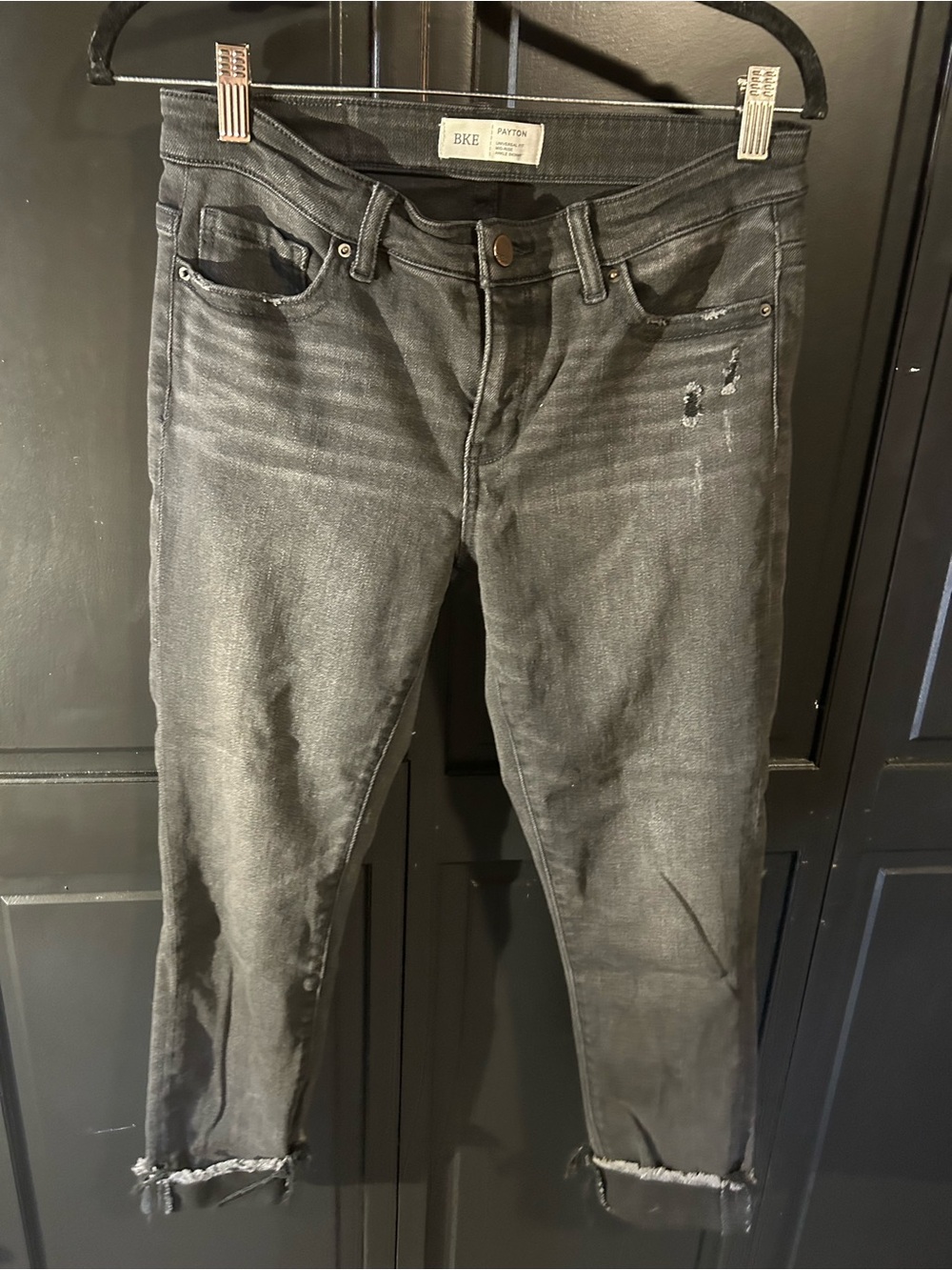 BKE women’s Skinny Jeans in Washed Black with Frayed Hem